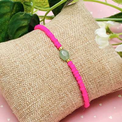 Charmant kralen armbandje fuchsia roze / groen