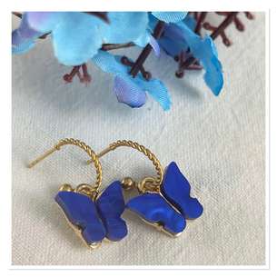 Gouden oorbelletjes blue butterfly.